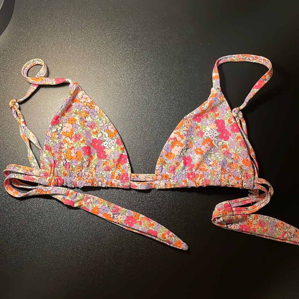 SKATIE - Triangle Top